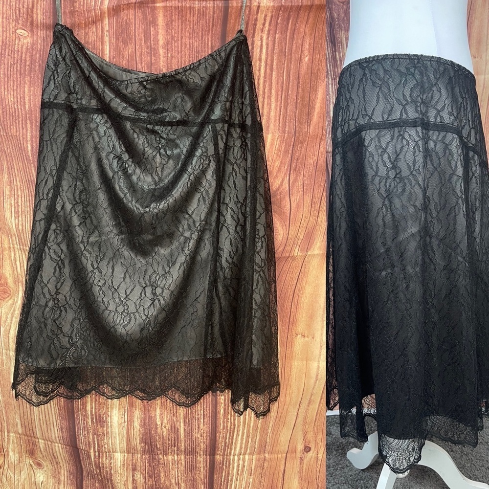 Alfani black lace overlay on a gray satin lining skirt women’s size 10